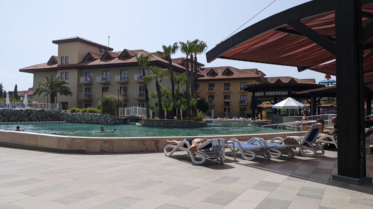 Pool Club Grand Side