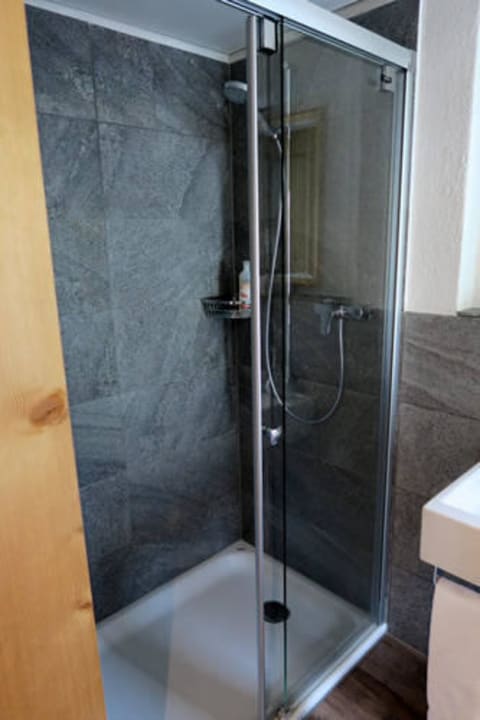 Dusche Berghotel Steingletscher