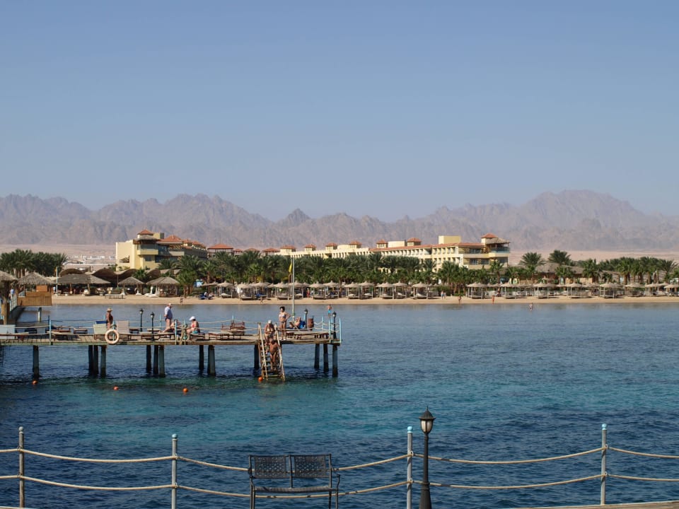 Vom Schiff aus fotografiert Amwaj Beach Club Abu Soma Resort