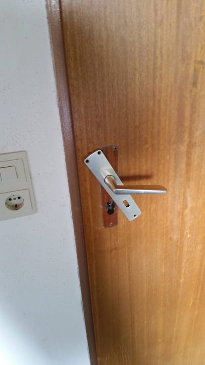 Türgriff wurde trotz Aufforderung nicht repariert Hotel Bergland-Hof