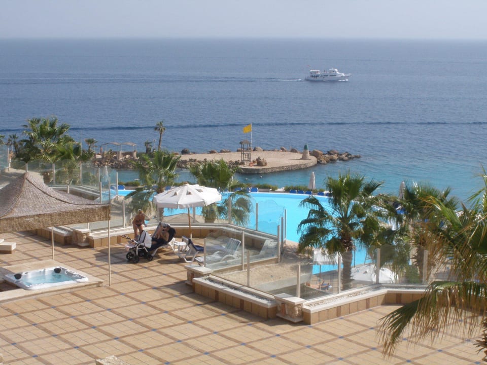 Blick von der Terrasse im 32er Blcok  Pickalbatros Citadel Resort
