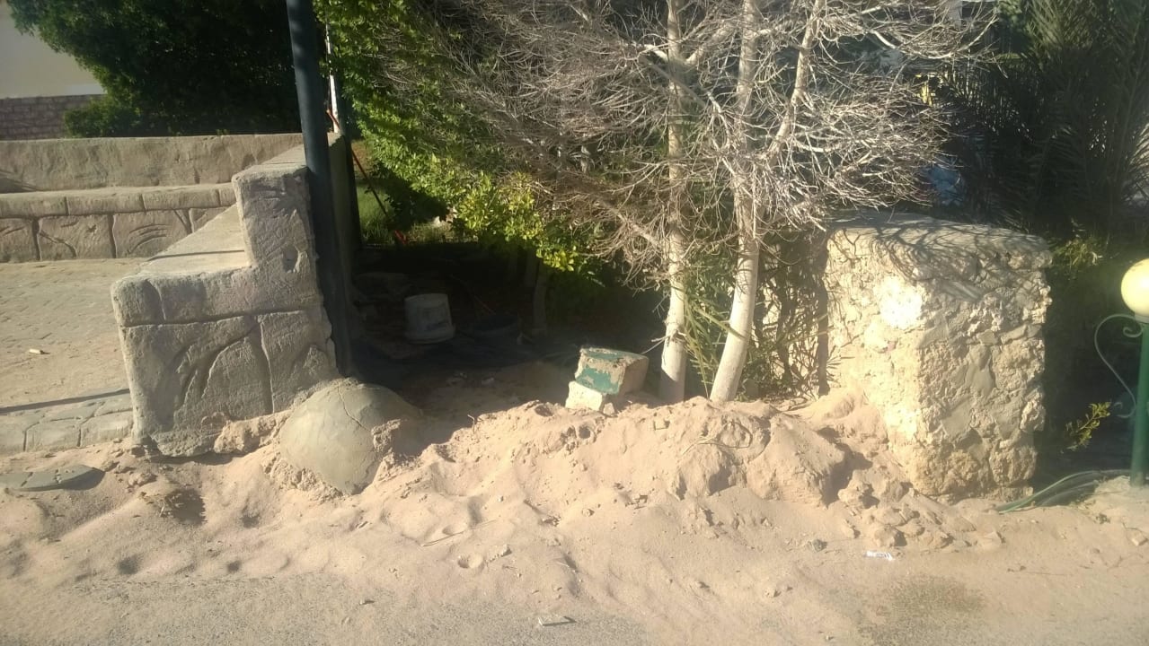 Dreck auf dem Weg zum Restaurant Siva Golden Bay Makadi