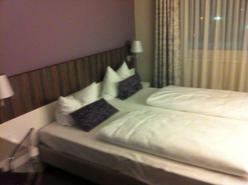 Bett bei Ankunft  Premier Inn Nürnberg City Nordost