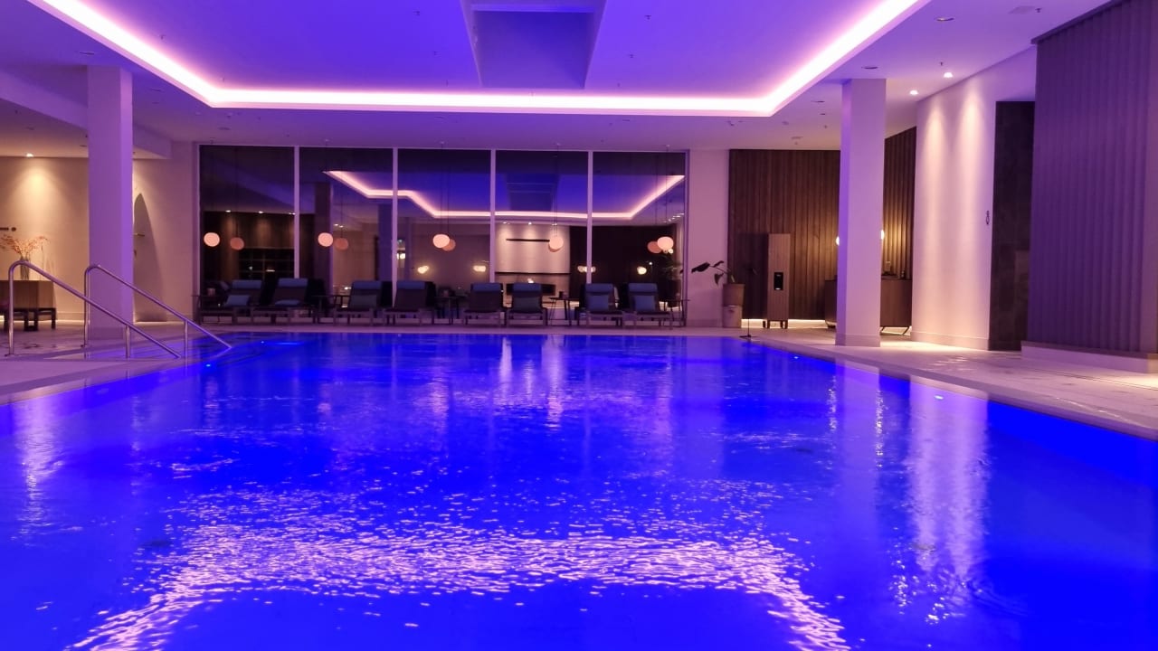 Pool the breeze - VELA Hotels