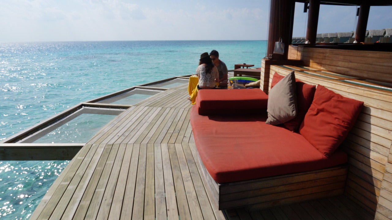 Vui Bar Centara Ras Fushi Resort & Spa Maldives