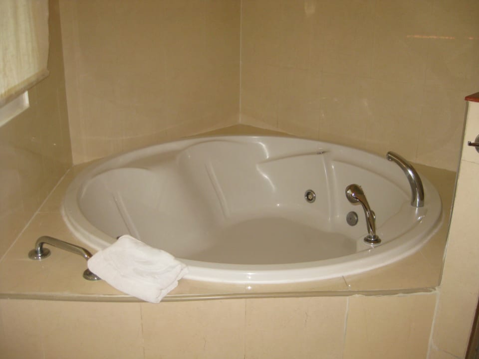 Ein Whirlpool im Badezimmer Grand Palladium Select Bávaro Resort & Spa