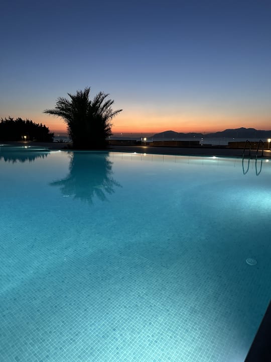 Pool Hotel Horizon Beach Resort