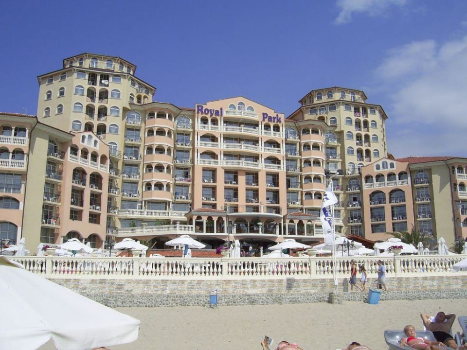 Blick vom Strand zum Hotel Royal Park Hotel & Aqua park