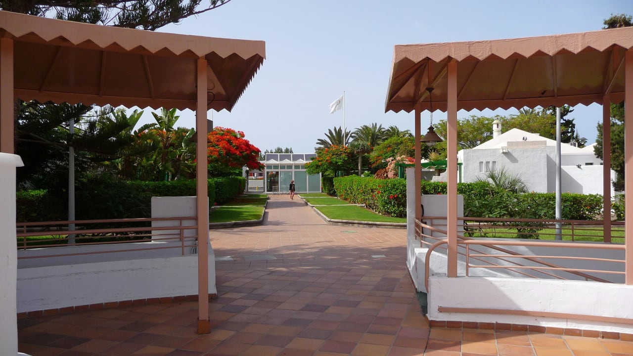 Blick Richtung Rezeption Bungalows Cordial Sandy Golf