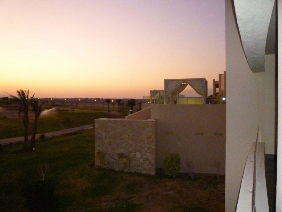 Blick vom Zimmer zur Ruheoase in der Nähe der Rezi Steigenberger Makadi Hotel - Adults only