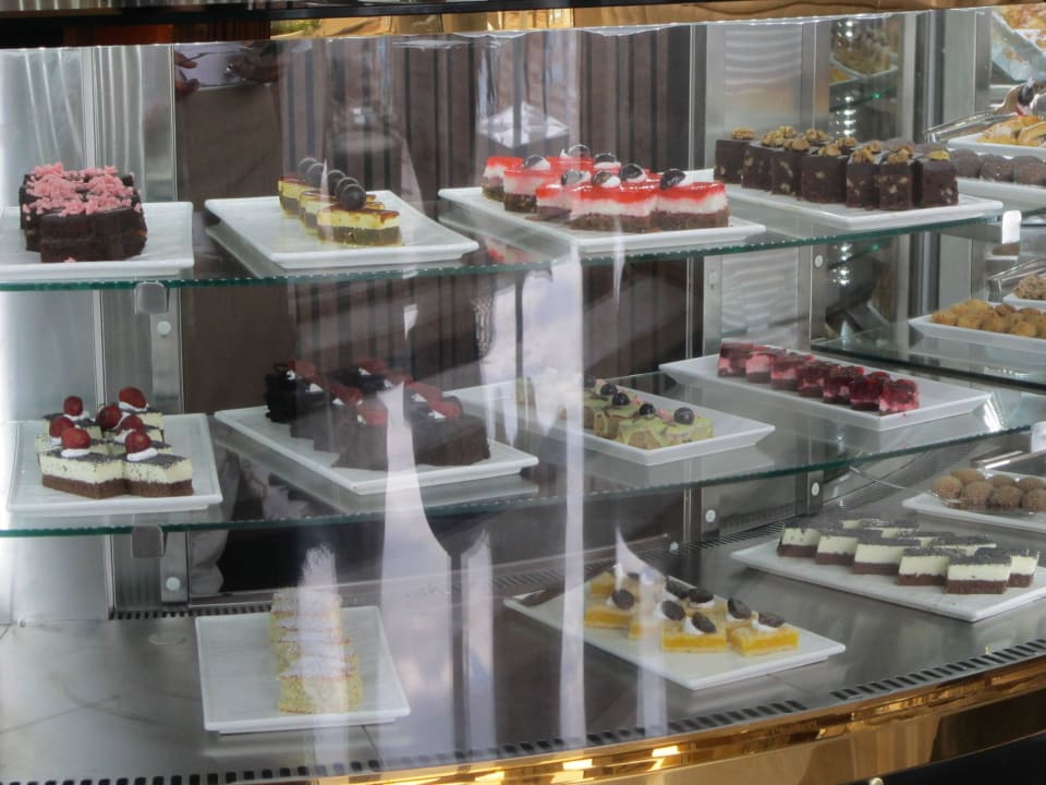 Leckereien Azura Deluxe Resort & Spa Hotel