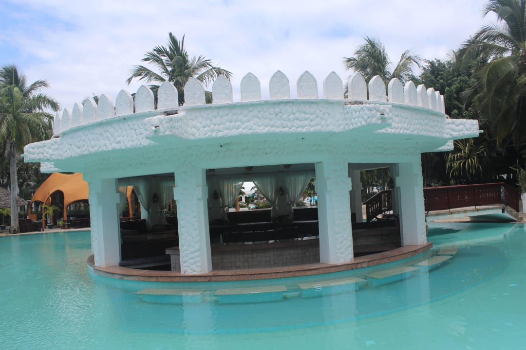 Poolbar Hotel Southern Palms Beach Resort