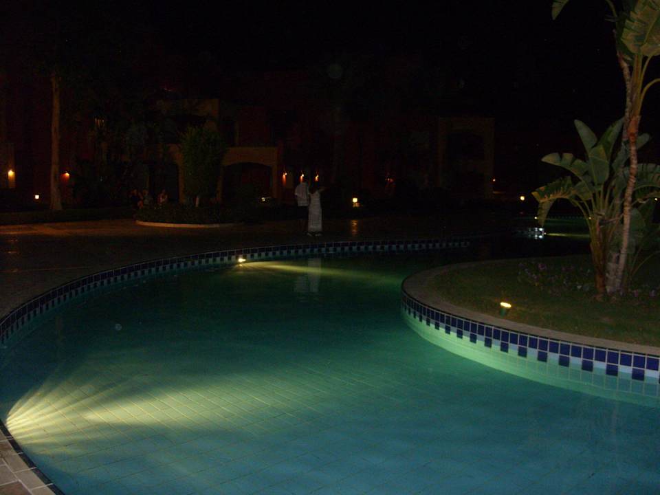 Basen przy restauracji Sharm Grand Plaza Resort