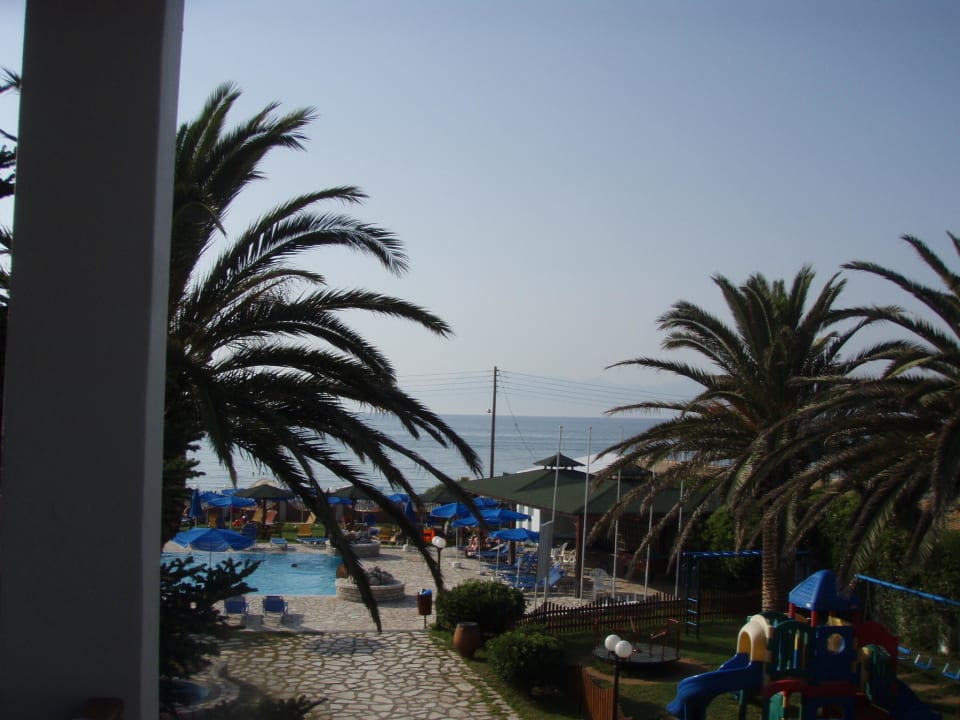 Ausblick vom Zimmer Acharavi Beach Hotel