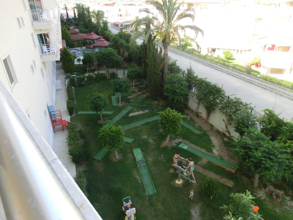 Minigolf hinter dem Hotel Crystal Admiral