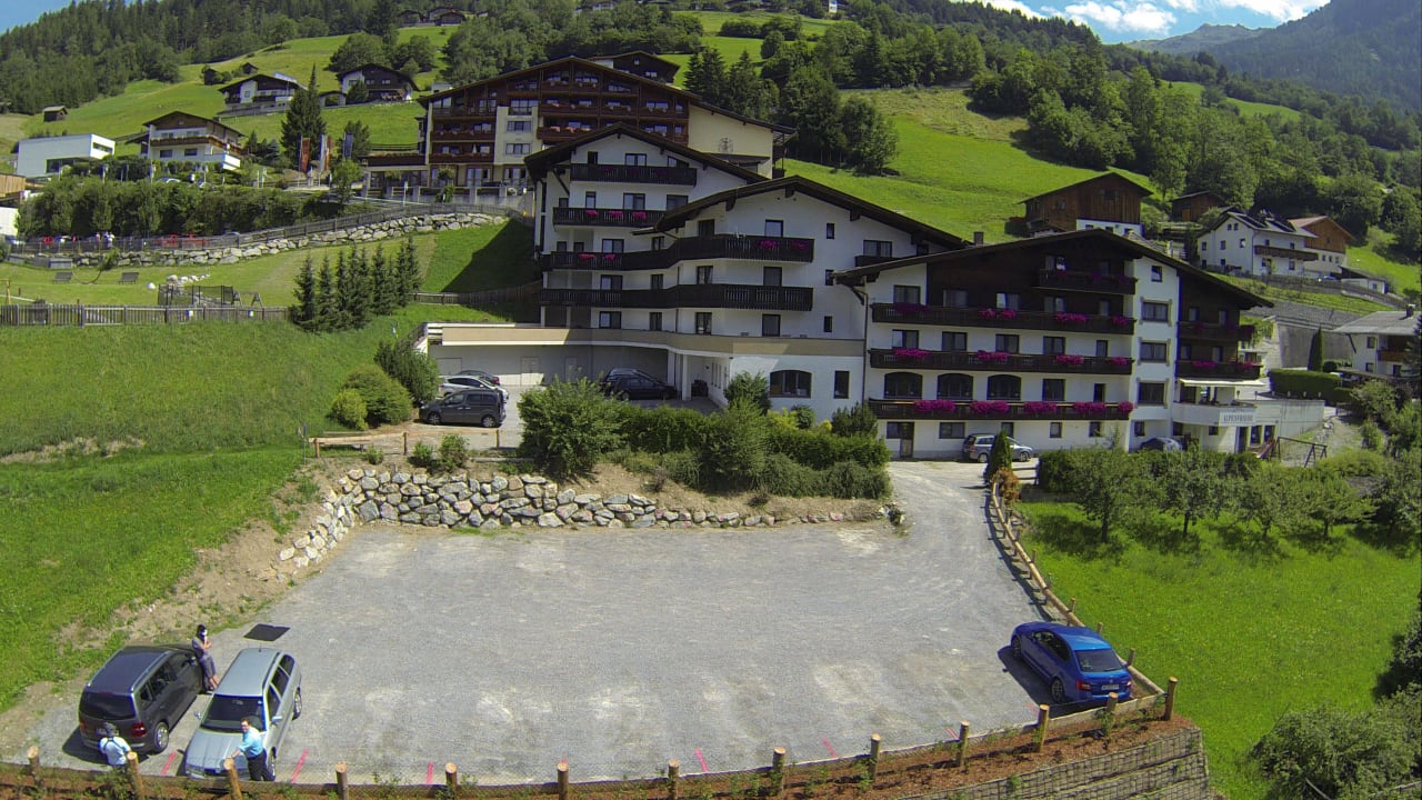 Unsere 20 neuen Parkplätze Hotel Alpenfriede