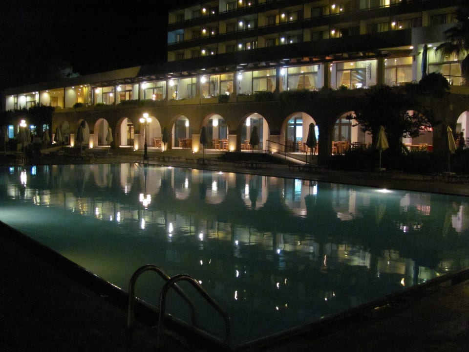 Pool am Abend Grecotel LUXME Dama Dama