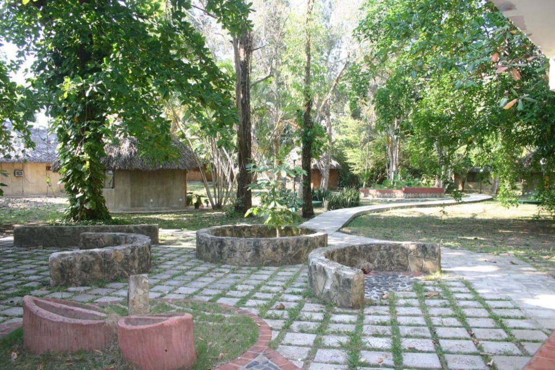 Der Garten vor den Zimmern Hotel Los Caneyes