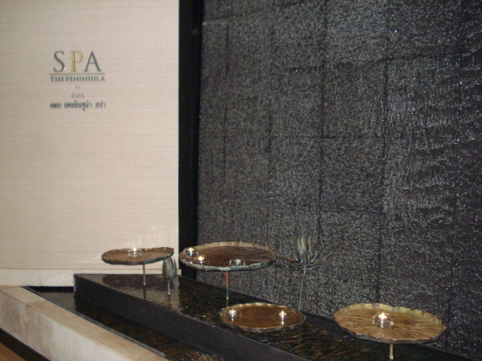 Wasserfall am Eingang zum Spa Hotel The Peninsula Bangkok