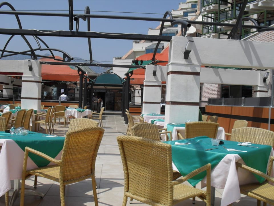 Essen auf der Terrasse Limak Limra Hotel & Resort