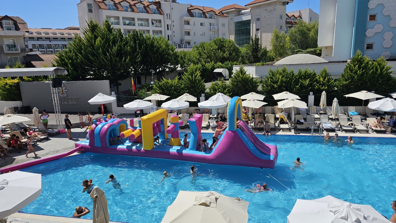 Pool Side Story Resort & Spa