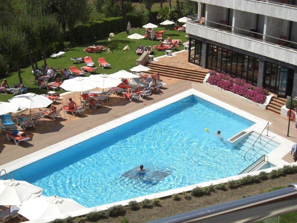 Poolansicht vom Balkon Hotel Serrano Palace