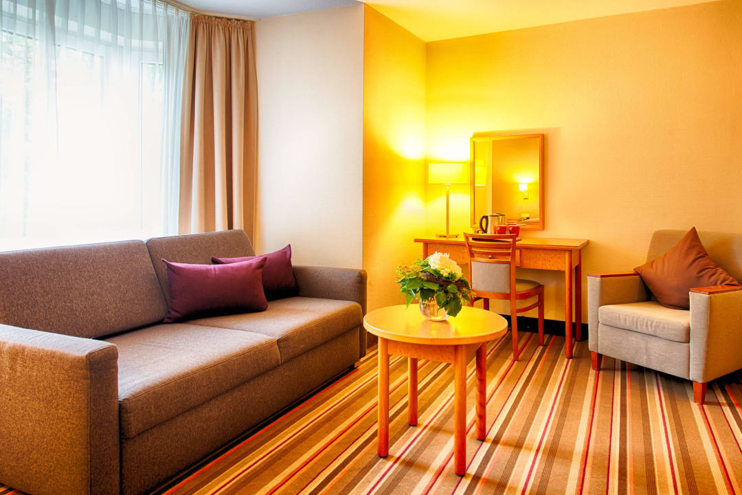 Comfort Triple/Family Room Leonardo Hotel Hamburg Airport