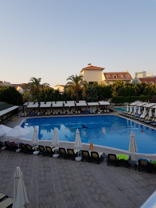 Pool Side Breeze Hotel