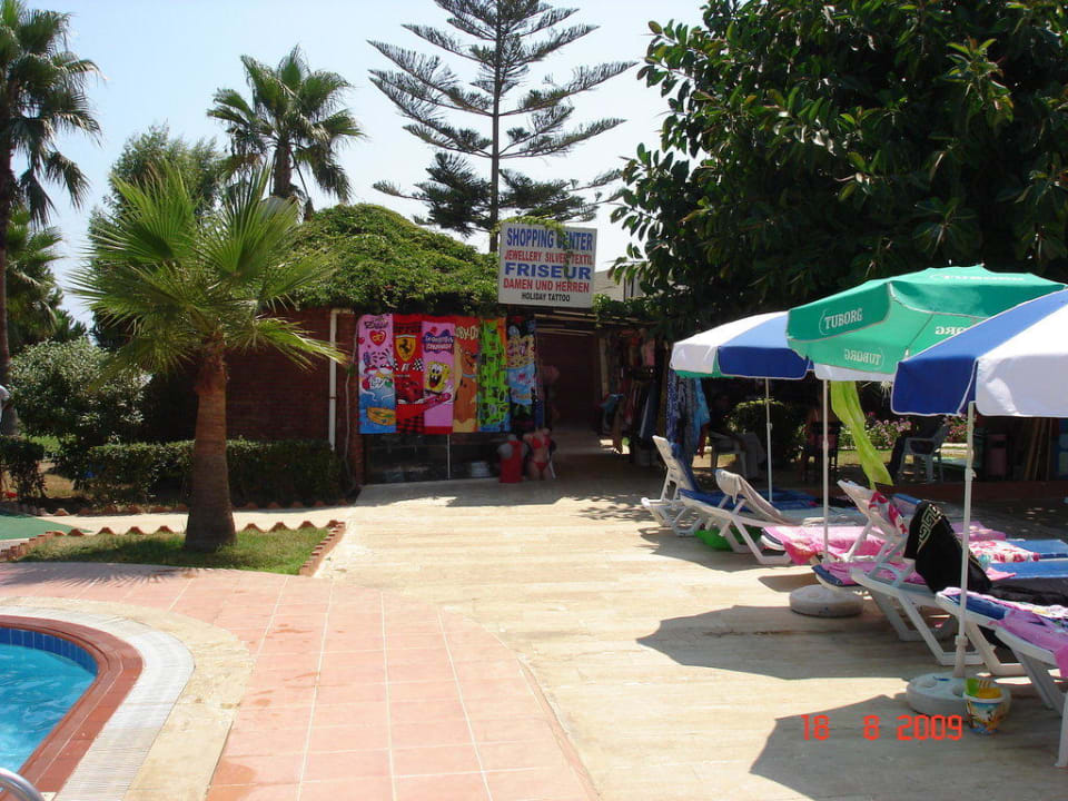 Geschäfte am Pool Club Turtas Beach Hotel