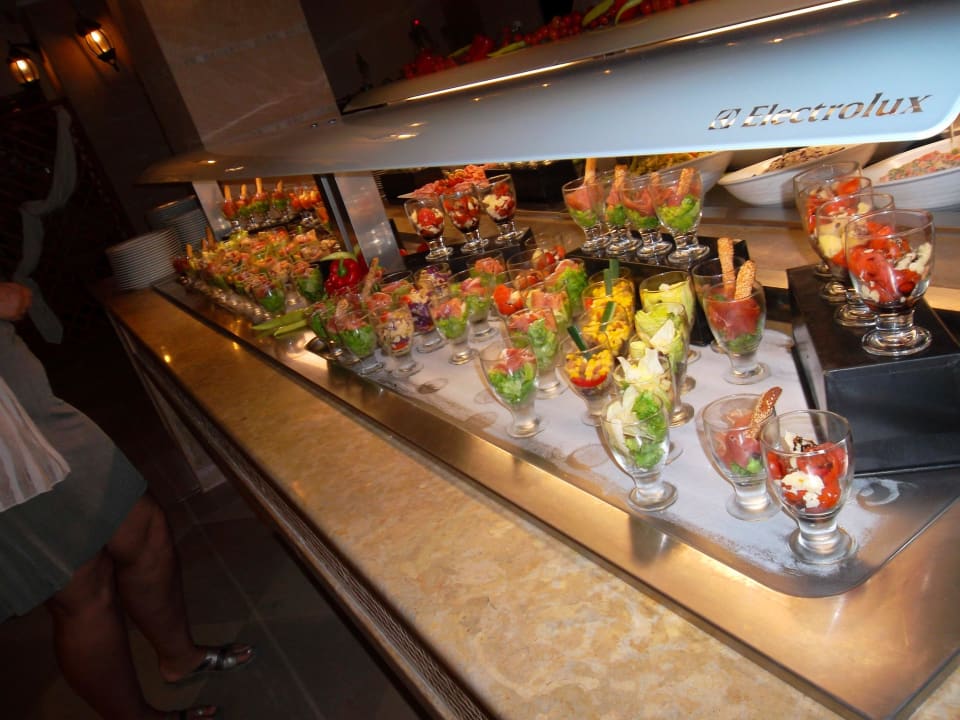 Холодные закуски в нижнем ресторане Lindos Imperial Resort & Spa