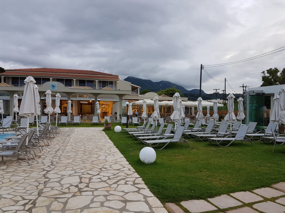 Außenansicht Acharavi Beach Hotel