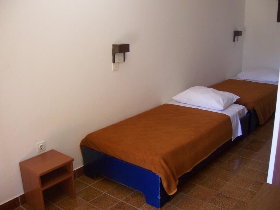 Sehr alte ung abgenuzte Betten Maistra Select Villas Rubin Resort