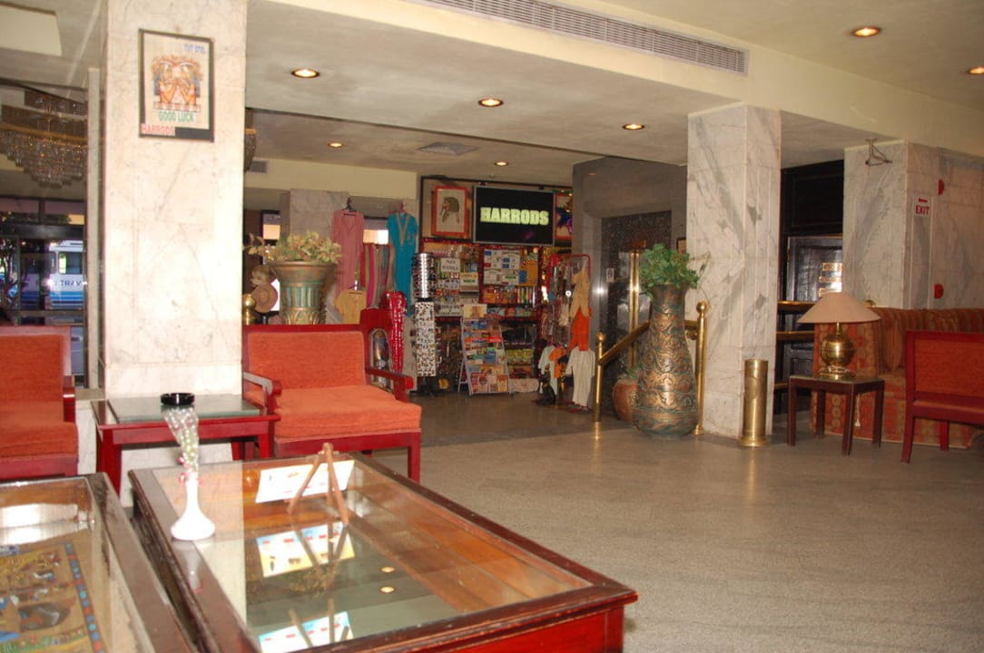 Eingangsbereich und Shop Hotel Tutotel