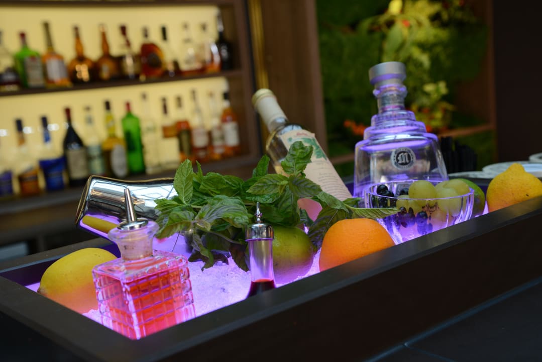 Hemingwaybar Hotel Victoria, BW Signature Collection by Best Western