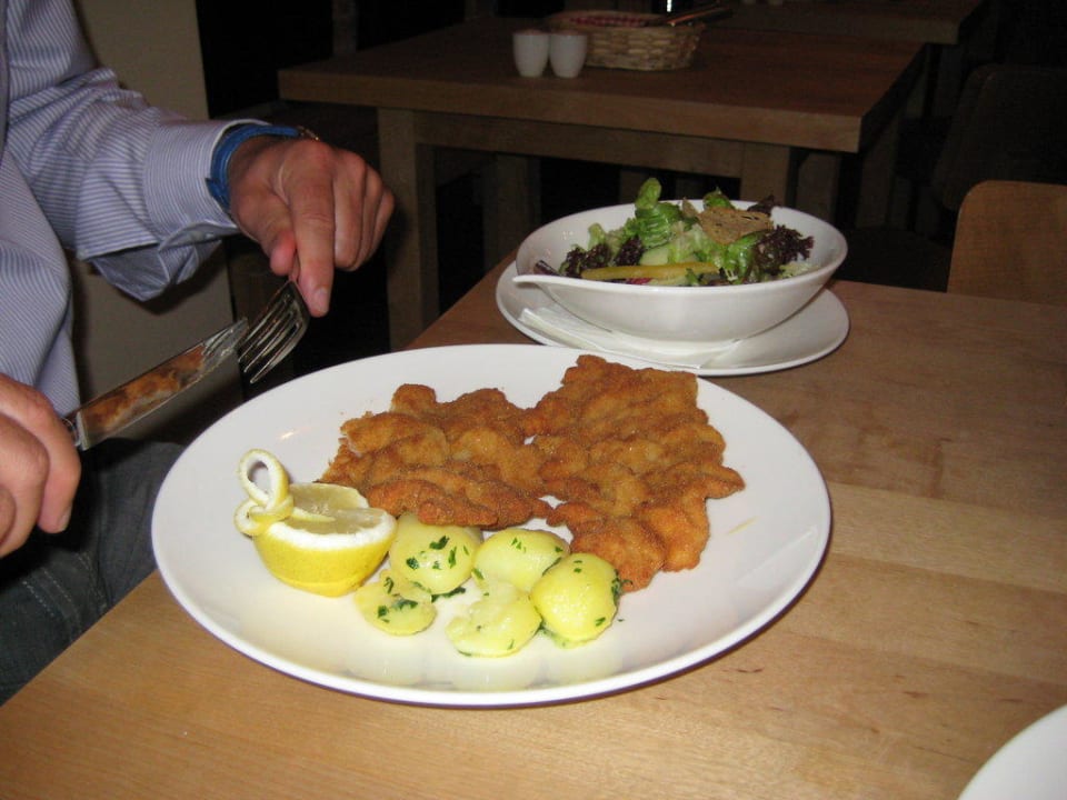 Restaurant Heuriger Lindner Hotel Vienna Am Belvedere, part of JdV by Hyatt