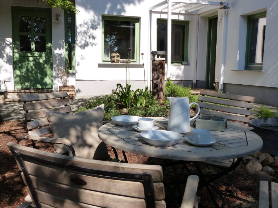 Essplatz im Garten berliner landjungs feine laube