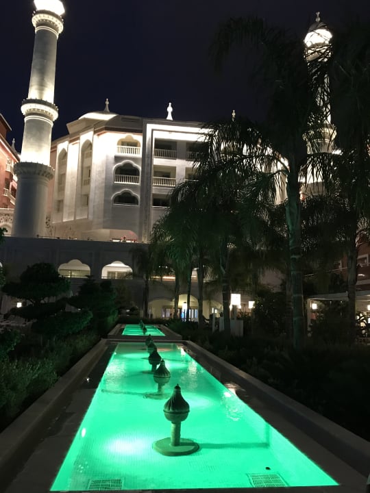 Außenansicht Royal Taj Mahal Hotel