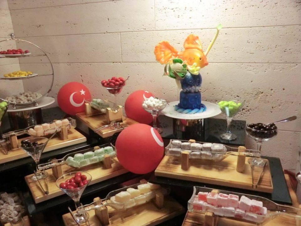 Teil Nachtischbuffet Acanthus Cennet Barut Collection