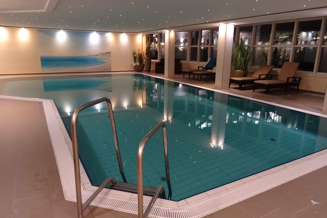 Pool Maritim Hotel Würzburg