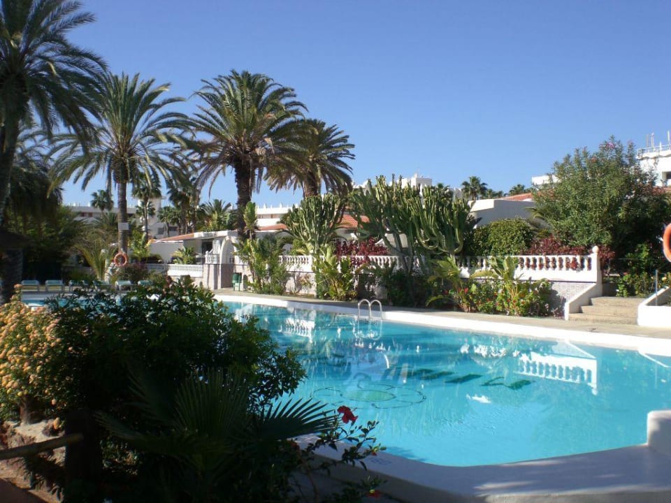 Pool HL Miraflor Suites Hotel