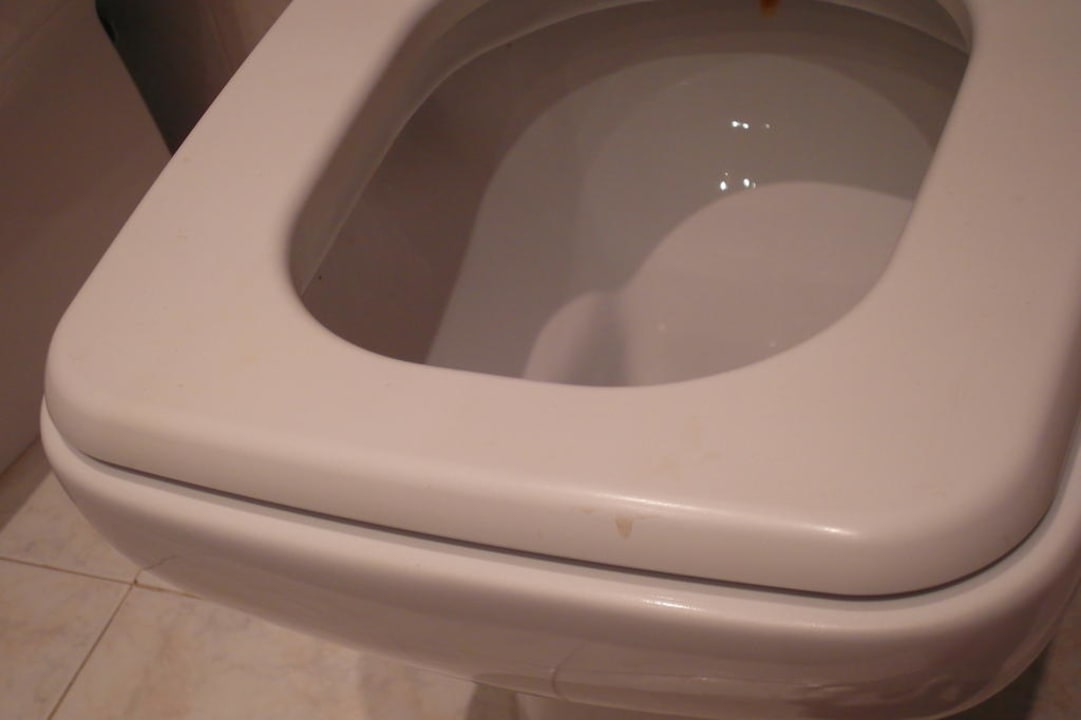 Urinspuren auf Klobrille Iberostar Selection Santa Eulalia Ibiza