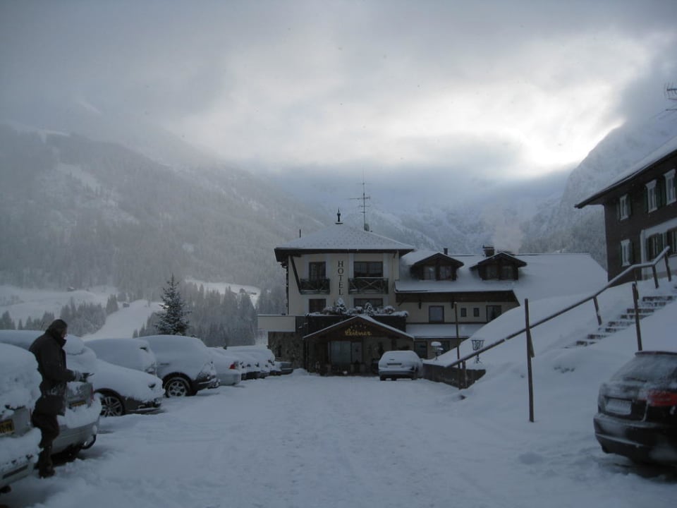 Blick von der Staße - im Hintergrund Hotel Leitner Hotel Leitner
