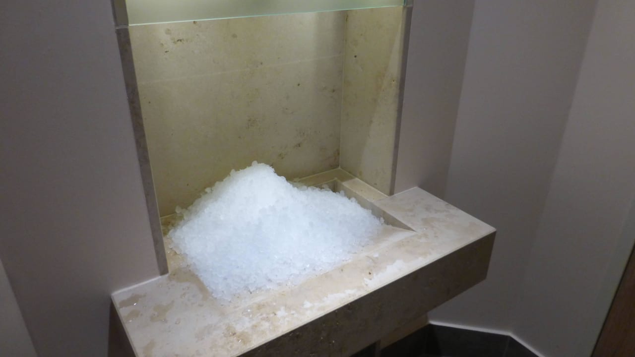 "Eisbrunnen" im Saunabereich AMERON Davos Swiss Mountain Resort