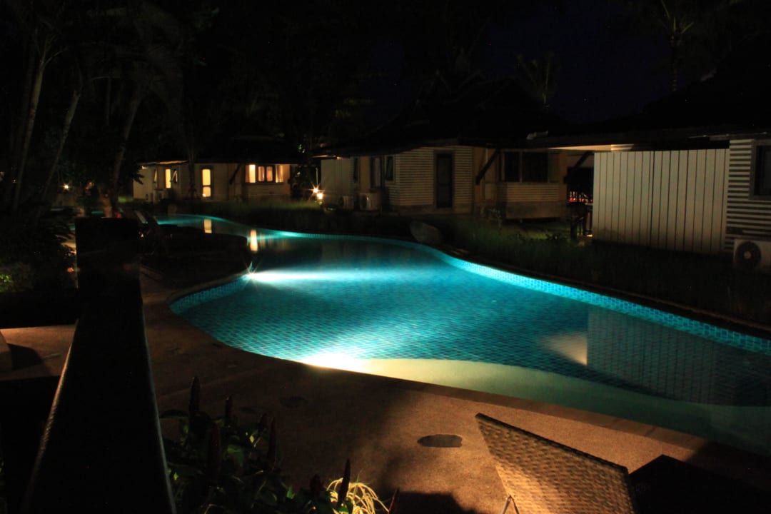 Pool bei Nacht Moracea by Khao Lak Resort