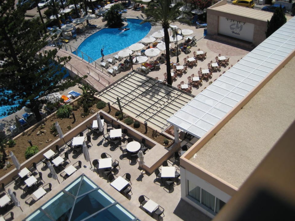 Pool & Essensbereich außen & Bühne CM Playa del Moro