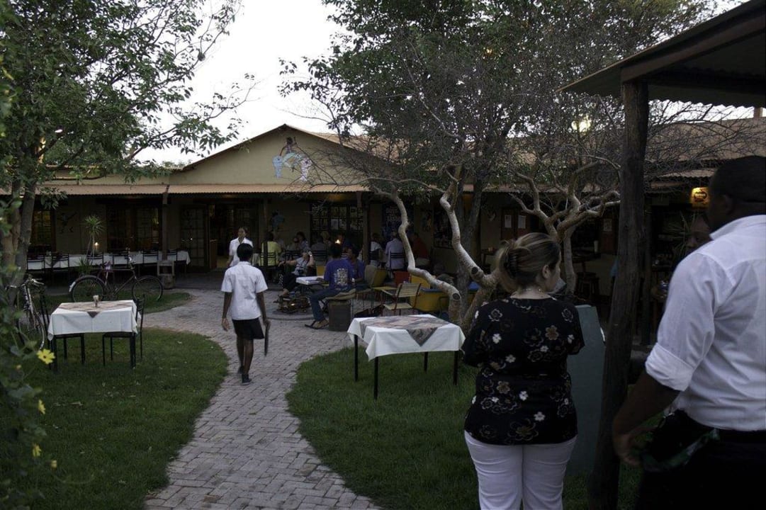 Innenhof Etosha Safari Camp