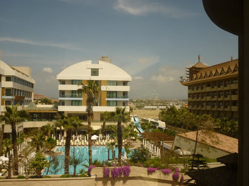 Blick auf das Port Side Hotel und Dragon Seamelia Beach Resort