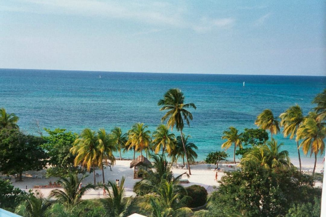 Blick vom Hotel auf Strand und Meer Brisas Guardalavaca Hotel & Villas