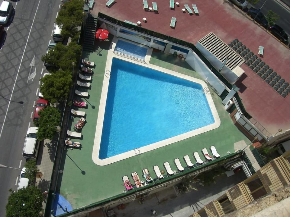 Blick auf den Pool  Hotel Maya Alicante