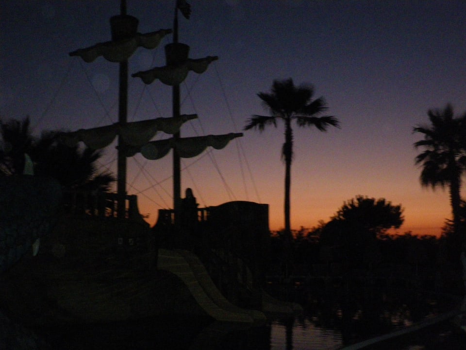 Sonnenuntergang am Piratenschiff Hotel Riu Chiclana